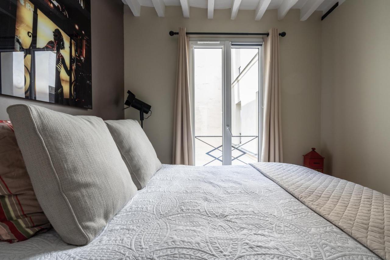 Room In Apartment - Cosy Place In The Hear Of Paris Exterior photo
