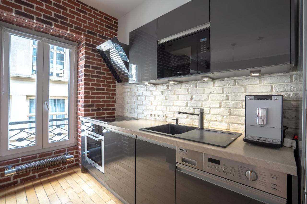 Room In Apartment - Cosy Place In The Hear Of Paris Exterior photo